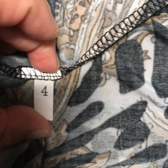 V-Neck Maxi Dress Women’s Size 4 animal print short sleeve Pre owned - Picture 6 of 14